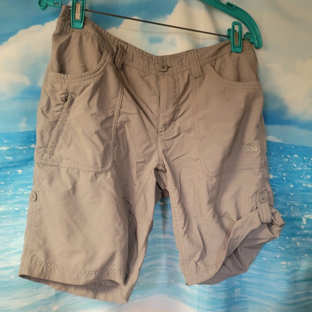 The‎ North Face Women's Size 6 Gray Cargo Shorts